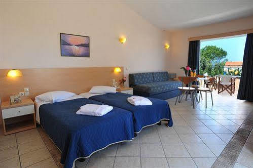 Thinalos Aparthotel Acharavi  Exterior foto
